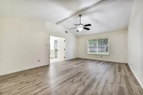 508 E Castle Harbour Drive Friendswood TX 77546