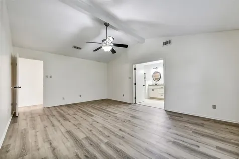 508 E Castle Harbour Drive Friendswood TX 77546