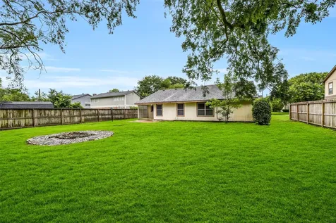 508 E Castle Harbour Drive Friendswood TX 77546