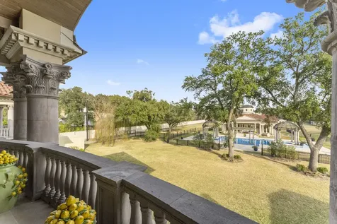 6 W Rivercrest Drive Houston TX 77042