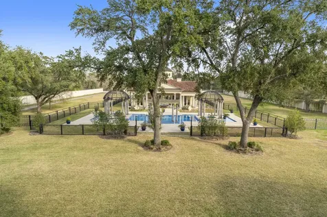 6 W Rivercrest Drive Houston TX 77042