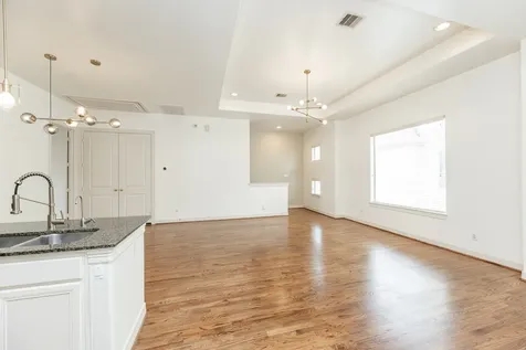 3898 Center Street Houston TX 77007