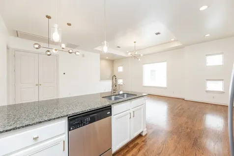 3898 Center Street Houston TX 77007