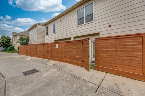 3898 Center Street Houston TX 77007