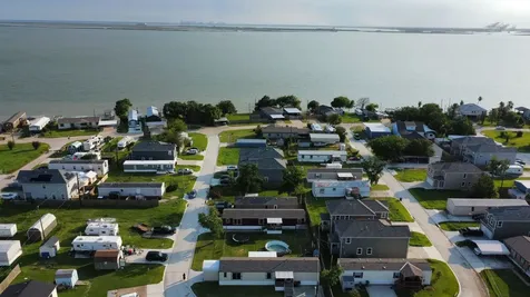 134 Egret Canal S Baytown TX 77523