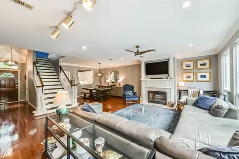4455 Castle Court Place Houston TX 77006