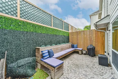 4455 Castle Court Place Houston TX 77006