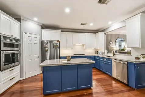 4455 Castle Court Place Houston TX 77006