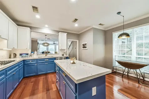 4455 Castle Court Place Houston TX 77006