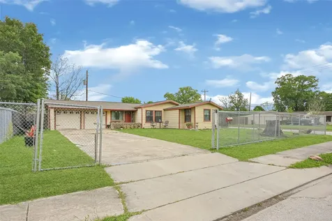 5843 Kenilwood Drive Houston TX 77033