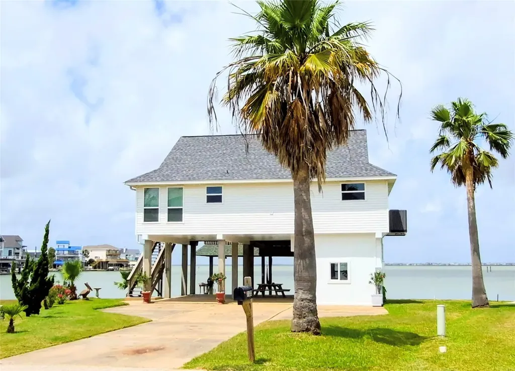 1122 Makatea Street Tiki Island TX 77554