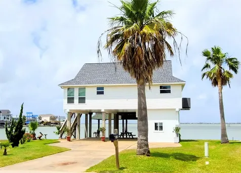1122 Makatea Street Tiki Island TX 77554