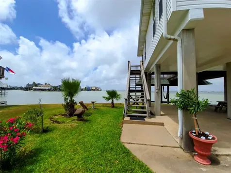 1122 Makatea Street Tiki Island TX 77554