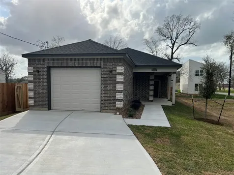 817 Center Street Richmond TX 77469