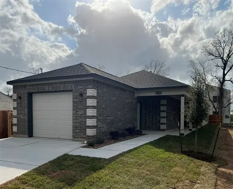 817 Center Street Richmond TX 77469