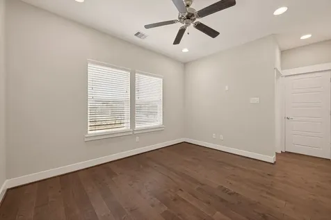 2010 Saint Charles Street Houston TX 77003
