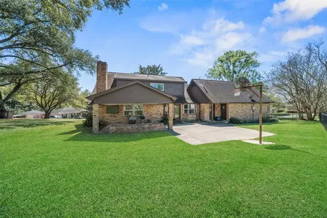 1223 Green Briar Drive Huntsville TX 77340