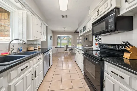 1223 Green Briar Drive Huntsville TX 77340