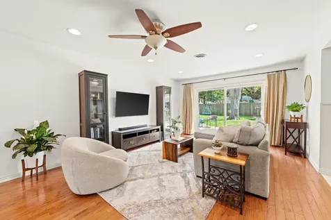 5827 Rutherglenn Drive Houston TX 77096