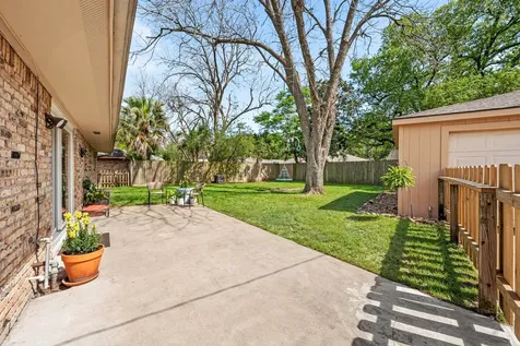 5827 Rutherglenn Drive Houston TX 77096