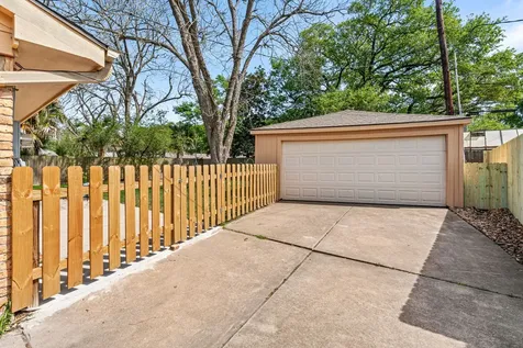 5827 Rutherglenn Drive Houston TX 77096
