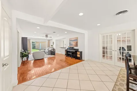 5827 Rutherglenn Drive Houston TX 77096