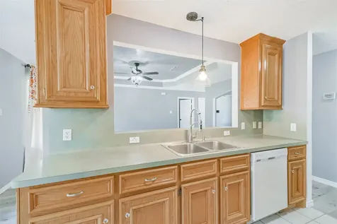 1106 Jefferson Avenue Cleveland TX 77327