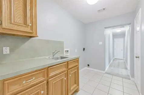 1106 Jefferson Avenue Cleveland TX 77327