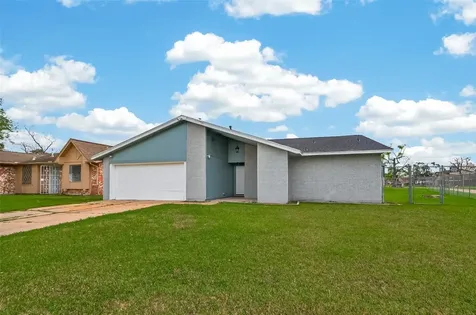 635 Coolwood Drive Houston TX 77013