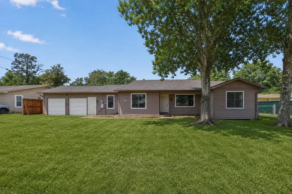 217 N Holly Avenue Cleveland TX 77327