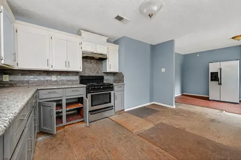 217 N Holly Avenue Cleveland TX 77327