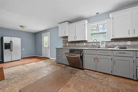 217 N Holly Avenue Cleveland TX 77327