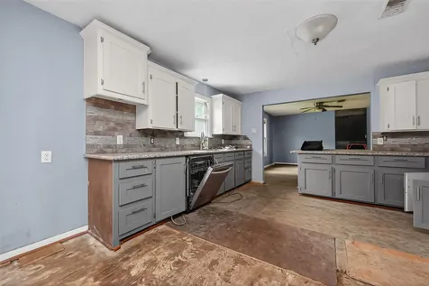 217 N Holly Avenue Cleveland TX 77327