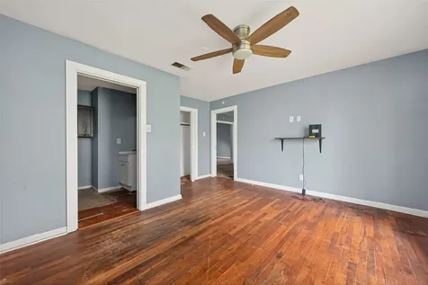 217 N Holly Avenue Cleveland TX 77327