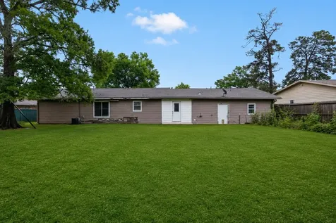217 N Holly Avenue Cleveland TX 77327