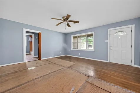 217 N Holly Avenue Cleveland TX 77327