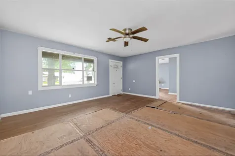 217 N Holly Avenue Cleveland TX 77327