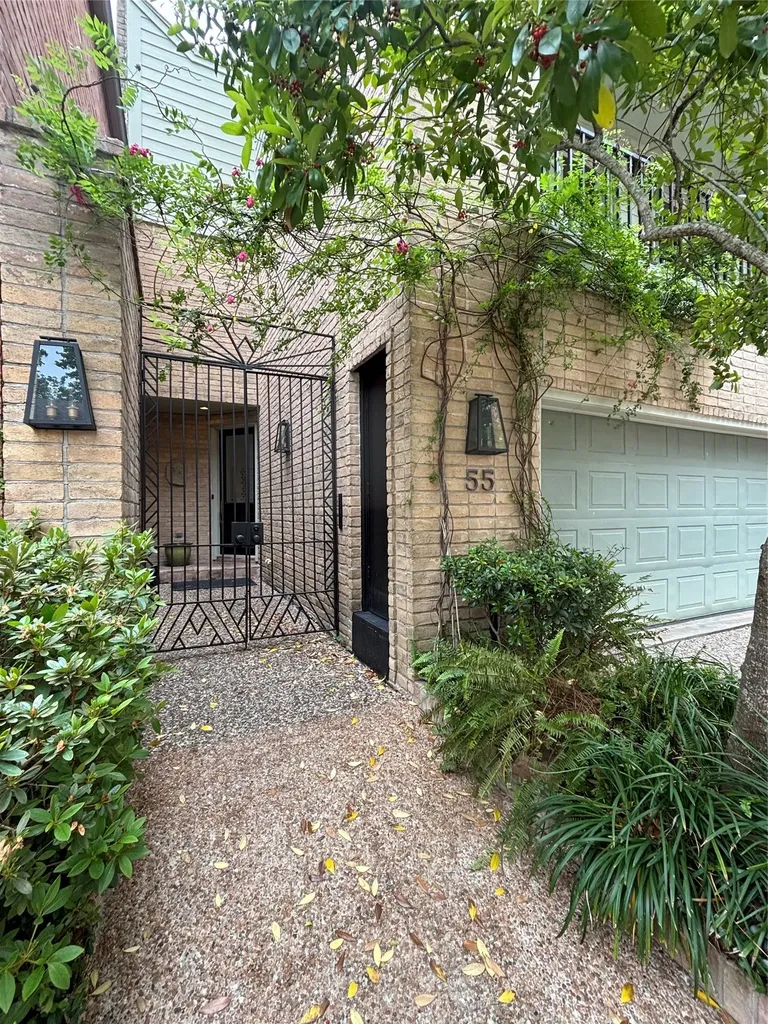 10 S Briar Hollow Lane 55 Houston TX 77027