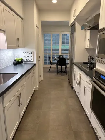 10 S Briar Hollow Lane 55 Houston TX 77027