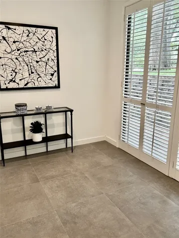 10 S Briar Hollow Lane 55 Houston TX 77027