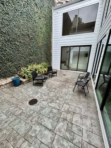 10 S Briar Hollow Lane 55 Houston TX 77027