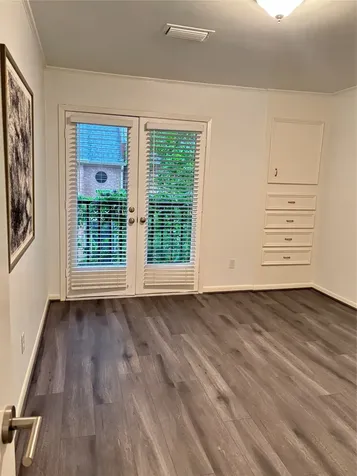 10 S Briar Hollow Lane 55 Houston TX 77027