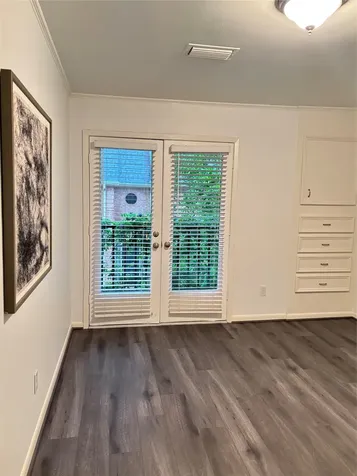 10 S Briar Hollow Lane 55 Houston TX 77027