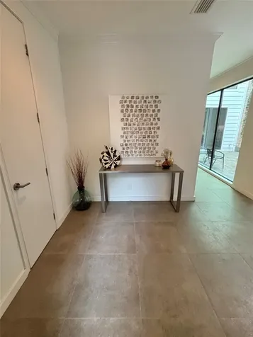 10 S Briar Hollow Lane 55 Houston TX 77027