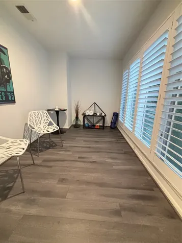 10 S Briar Hollow Lane 55 Houston TX 77027