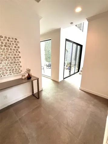 10 S Briar Hollow Lane 55 Houston TX 77027