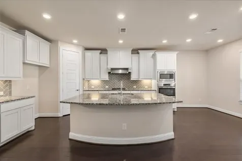 35 N Wheatleigh Drive Tomball TX 77375