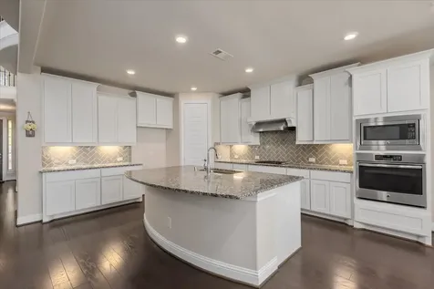 35 N Wheatleigh Drive Tomball TX 77375