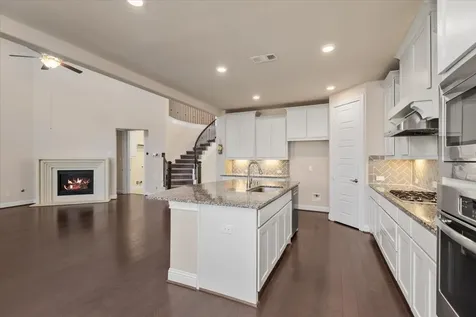 35 N Wheatleigh Drive Tomball TX 77375