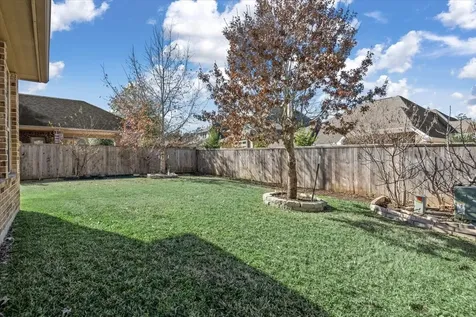 35 N Wheatleigh Drive Tomball TX 77375